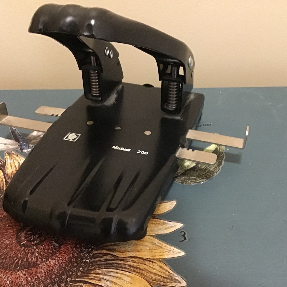 Heavey Duty 2 Hole Punch / Mutual 200